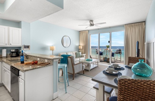 Fort Walton Beach Condo | 606 | Penthouse Condo + Free Beach Service + Heated Pool!