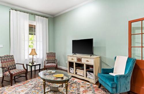 Natchez House | 610 Franklin - 3 Bed, 3 Bath, Duplex, Heart of Downtown