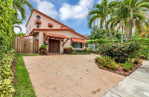 Brickell House | 64 · Family Villa in Heart of Brickell, 15min to SoBe! Change listing Preview listing