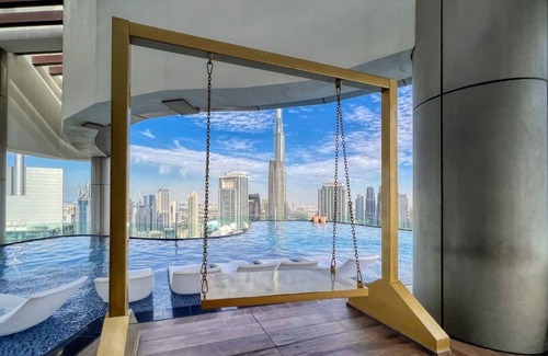 Downtown Dubai Apartment | 64th-Floor Infinity Pool with Burj Khalifa View - Highest Floor- Corner Unit