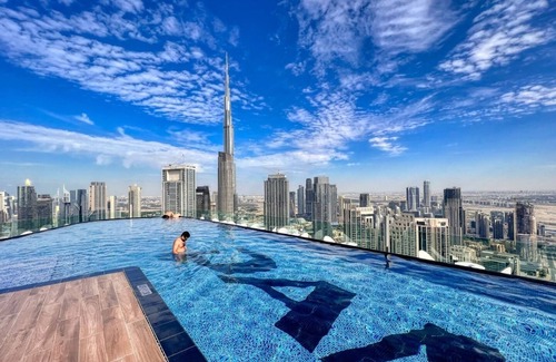 Downtown Dubai Apartment | 64th-Floor Infinity Pool with Burj Khalifa View - Highest Floor- Corner Unit