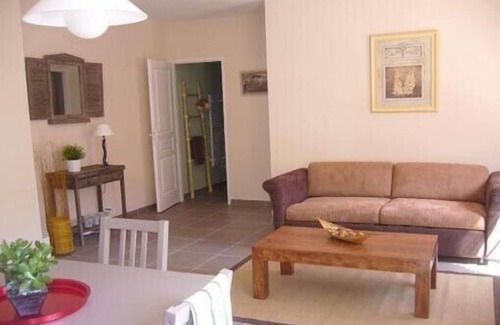 Coupvray Apartment | 668 ft2 (62M2) APARTMENT HOUSE, 9 MIN OF DISNEYLAND PARIS, CHESSY AND 30 MINUTES