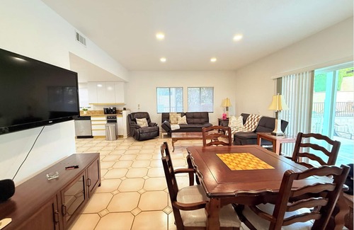 Del Mar House | 6BD/5BA Beach house in Del Mar, Steps to Beach, Parking, Ocean View!