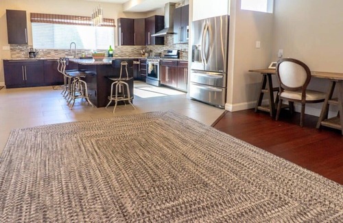 Central West End House | 6BR/4.5BA 4-Floor | Sleeping for 17/ABODEbucks