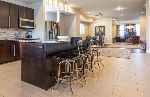Central West End House | 6BR/4.5BA 4-Floor | Sleeping for 17/ABODEbucks