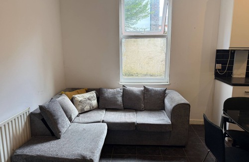 Liverpool House | 6BR L8|Ideal for Contractors and Groups|Wifi|Parking|20% Discount on Long Stays