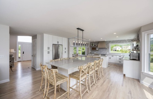 New Paltz House | 🌟 6BR Luxury Gunks Home - Heated Pool, Bocce, Hot Tub & Pet Friendly