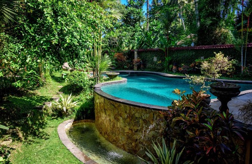 Lodtunduh Villa | 6BR stuning rooms, villa with pool and breakfast