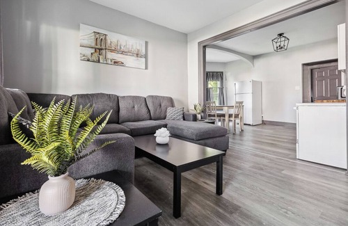 Downtown Niagara Falls House | 6Br Vacation Spot-Minutes To Niagara Falls Usa