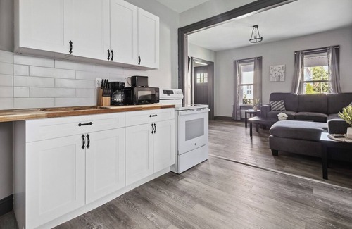 Downtown Niagara Falls House | 6Br Vacation Spot-Minutes To Niagara Falls Usa