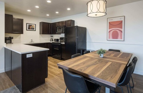 Moab South Valley Condo | 6E Family Friendly RedCliff Condo, POOL & HOT TUB