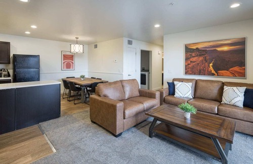 Moab South Valley Condo | 6E Family Friendly RedCliff Condo, POOL & HOT TUB