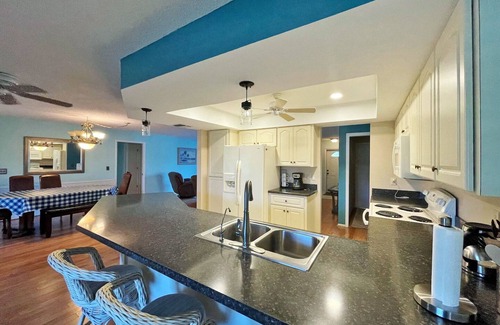 Englewood House | 6min to Beach. Saltwater Pool, Fits 8ppl. Plz Inquire about Milton discount.