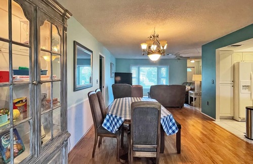 Englewood House | 6min to Beach. Saltwater Pool, Fits 8ppl. Plz Inquire about Milton discount.