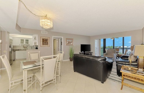 Siesta Key Condo | 6th Floor -2 Bedroom, 2 Bath, On Your Own Private Harbor- Luxury W/Full Amenities