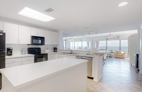 Orange Beach Condo | 6th-Floor Oceanfront Condo w/Balcony, AC, Shared Pools, Sauna, Free WiFI, Gym