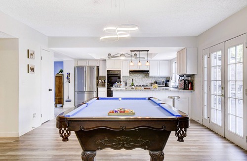 Paradise Villa | 6x3 LUX VILLA w/Heated Pool+Spa + Outdoor Kitchen + Outdoor Bar + Pond+