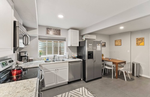 Colorado Springs House | 7/31- 8/2 now available Updated 2br Minutes from downtown- backyard & Firepitsnn
