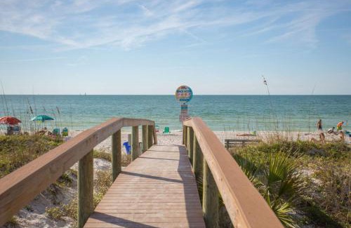 Pass-a-Grille Historic District House | 7 - Beach Club at Pass-A-Grille