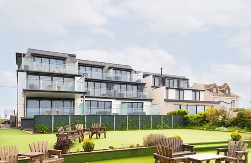 Crantock Apartment | 7 Beachview - apartment in Crantock sleeps 4 guests in 2 bedrooms
