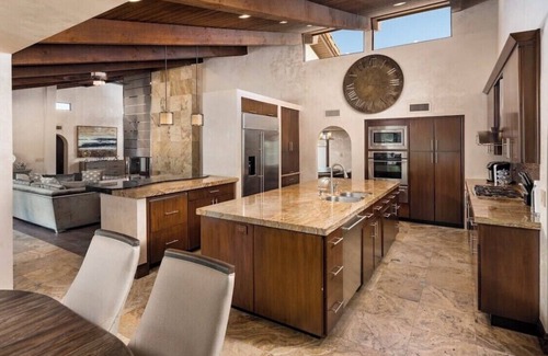 Sundown Manor House | 7 Bed/4.5 Bath - Luxury Estate - W/2 Guest Houses!