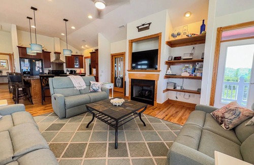 Southern Shores House | 7 Bed, 6.1 Bath dog friendly w/pool, hot tub, game room and elevator!