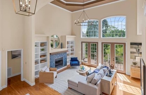 Weaverville Apartment | 7 Bedroom 683385 by Houzlet