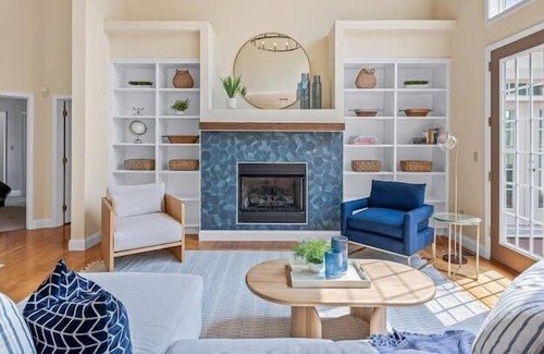 Weaverville Apartment | 7 Bedroom 683385 by Houzlet