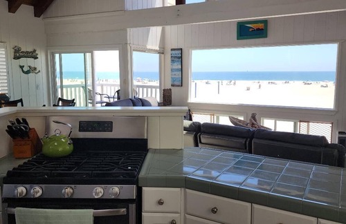 Santa Ana Heights House | 7-bedroom beachfront house in amazing Newport Beach