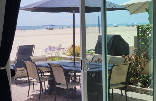 Santa Ana Heights House | 7-bedroom beachfront house in amazing Newport Beach
