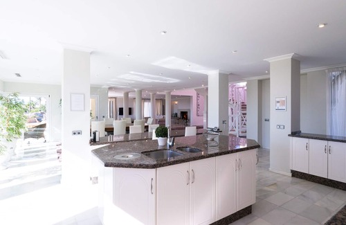 Marbella Villa | 7 Bedroom Front-Line Beach Villa