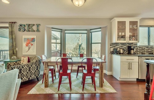 Cottonwood Heights House | 7-Bedroom Home by the Mountains