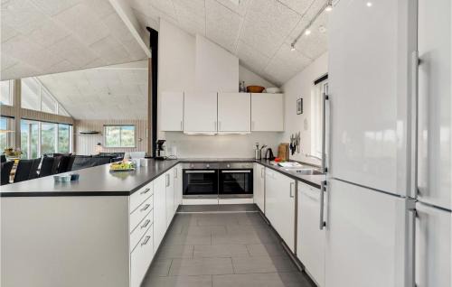 Nørre Lyngvig House | 7 Bedroom Nice Home In Hvide Sande