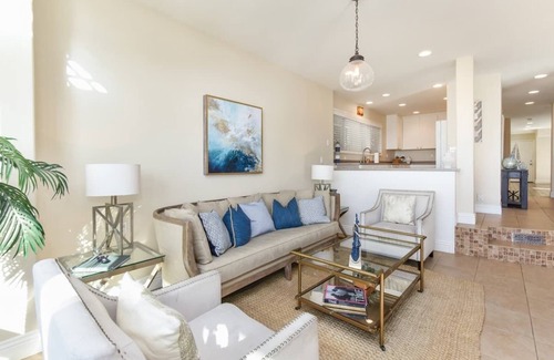 Newport Beach House | 7 Bedroom Oceanfront Home & Back House