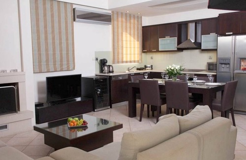 Souda Villa | 7 Bedroom Superb Villa Melitini, Sleeps 16