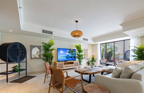 Palm Jumeirah Villa | 7 Bedroom Villa Frond V