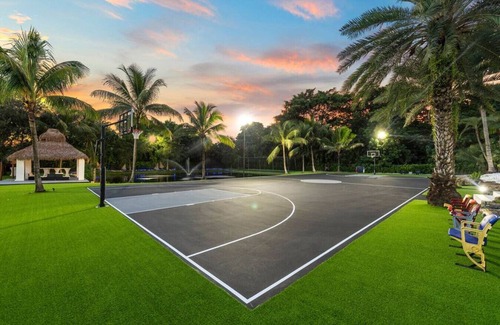 Davie Villa | 7 Bedroom Villa with Basketball Court/Lake, MORE
