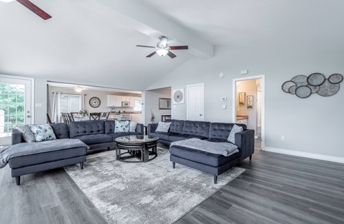 Minden Hills Cottage | 7 bedrooms, 2 kitchens, large deck overlooking lakefront cottage. Max 14 persons