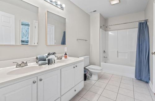 Crescent Beach House | 7 Bedrooms