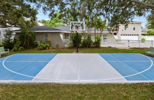 Seminole House | 7 Br Sleeps 22 Sport Court Heated Pool Putt Putt