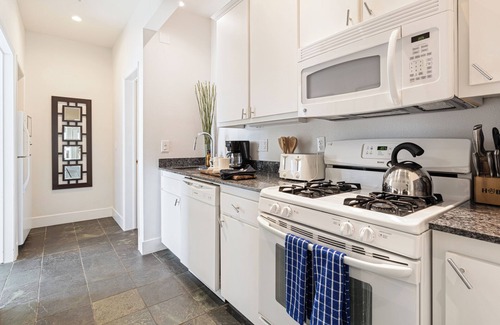 Cayucos House | 7 Bungalows | Steps to Pier + Beach | Ocean Views, Outdoor Bar, Firepit, Lounge