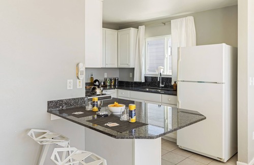 Cayucos House | 7 Bungalows | Steps to Pier + Beach | Ocean Views, Outdoor Bar, Firepit, Lounge