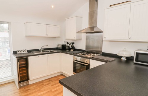 Rhyd-y-clafdy Apartment | 7 MARINA VIEW, pet friendly, country holiday cottage in Pwllheli