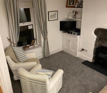 Borth-y-Gest House | 7 Mersey Street, Borth-y-Gest