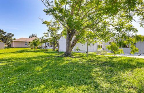 Englewood East House | 7 Mi to Beach Cozy Home with Yard in Englewood!