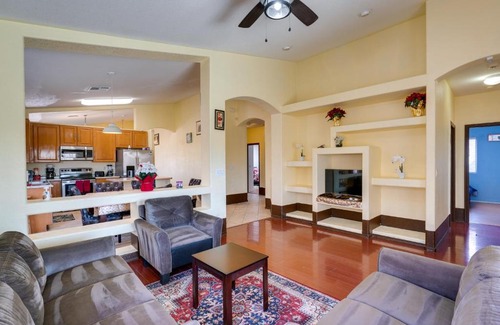Alhambra House | 7 Mi to Chase Field Phoenix Home with Patio!