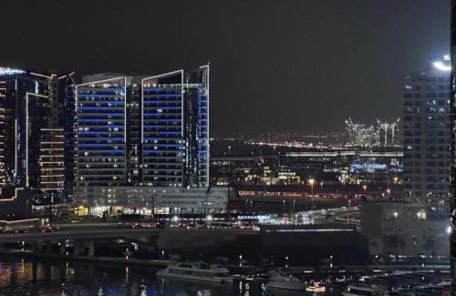 Downtown Dubai Apartment | 7 min walk2 Dubai Mall, Bay view