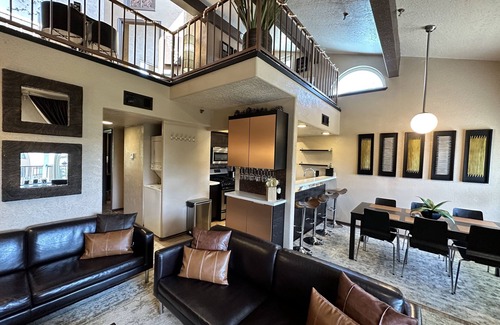 Tahoe Village Condo | 7 Mins to Lake Tahoe Beaches, 3 Mins to Heavenly Ski Slopes! Breathtaking Views!