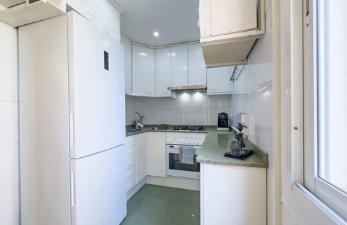 Poblenou House | 7 minutes to the beach! Newly renovated flat!