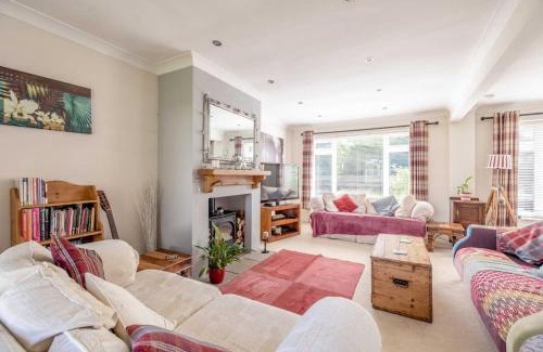 Windsor House | 7 Sleeper Cosy Home in Windsor Parking & Legoland